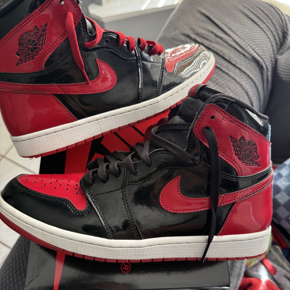 Jordan Men's Black and Red Sneakers